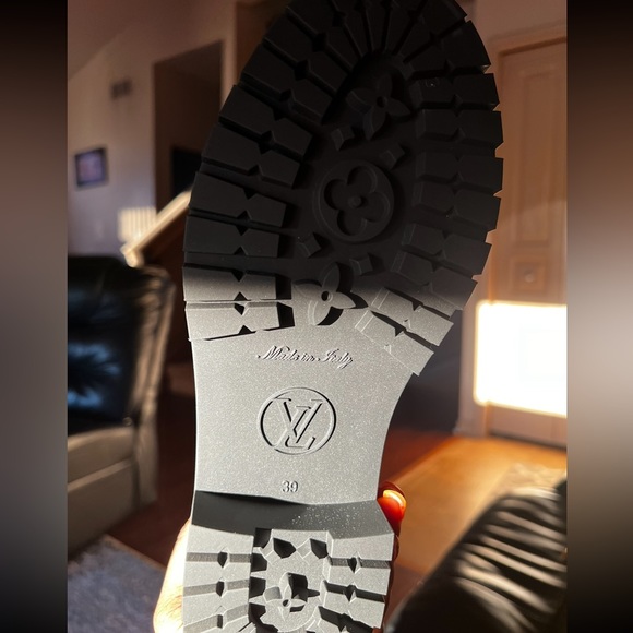 LOUIS VUITTON DROP FLAT BOOT - Picture 2 of 3